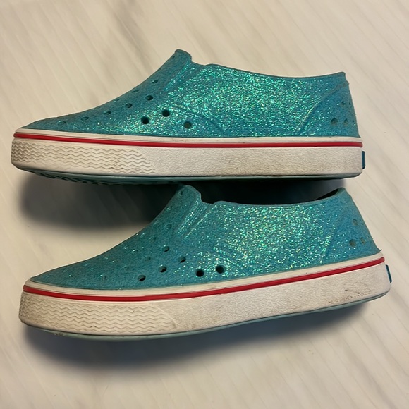 Sparkly Native sandals - Picture 3 of 5